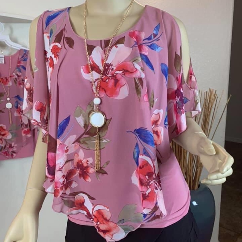 Blouse with flowers